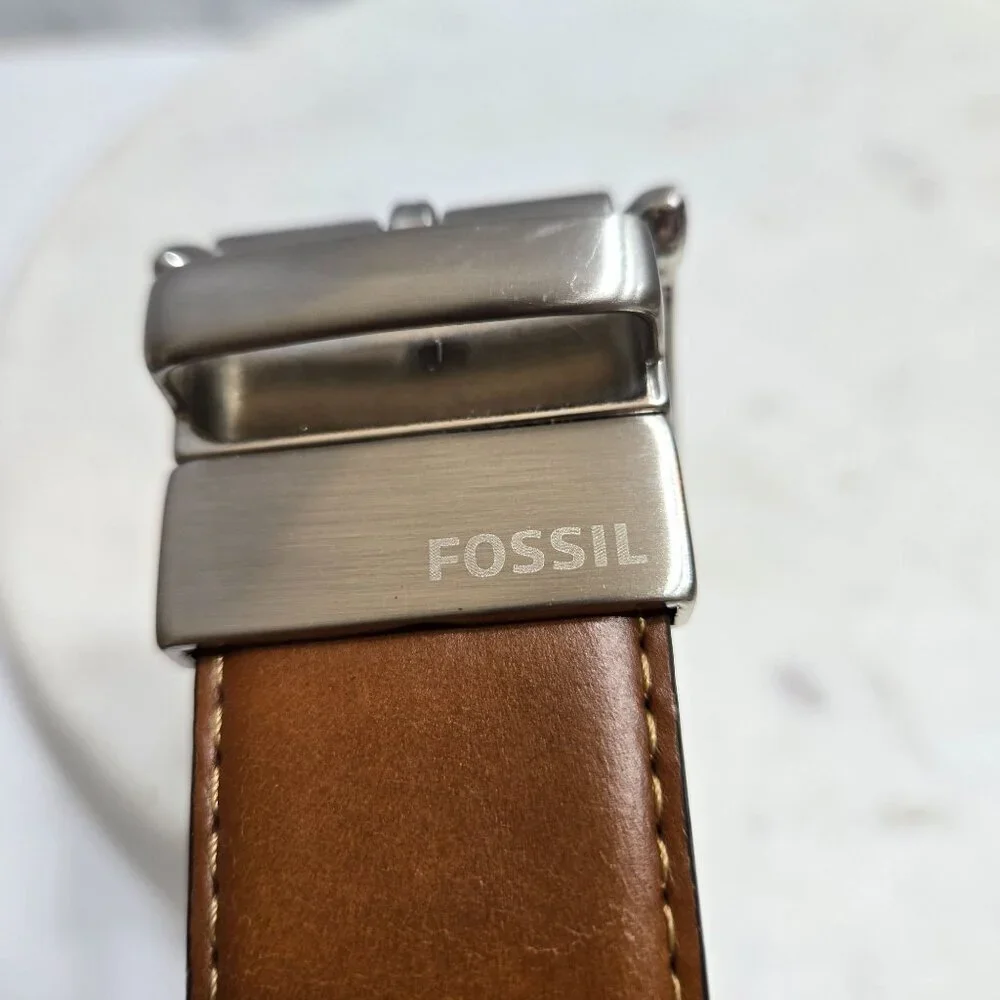 Fossil Mens Brown‎ Leather Belt Size 35 Silver Buckle Casual Preppy Neutral
